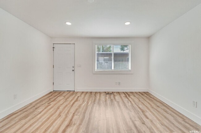 Photo - 927 W 1100 N Unit 6