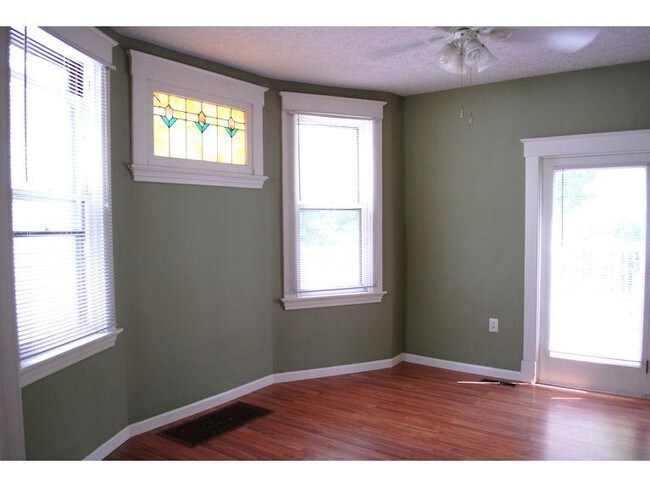 Family room - 4122 Maple Dr