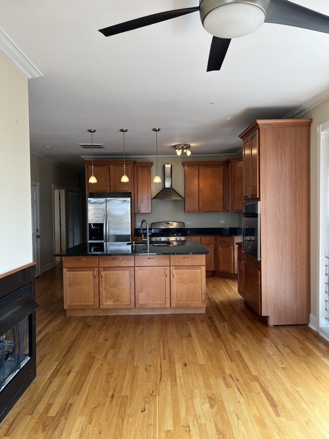 Building Photo - 4159 W Fullerton Ave Unit 3