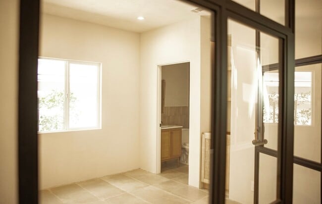 Photo - 817 N Orange Grove Ave