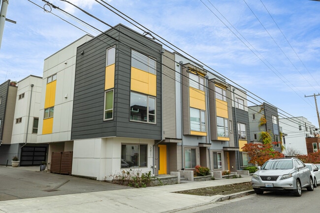 Building Photo - 2405 S Holgate St