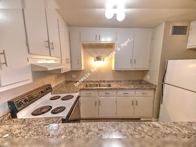 Photo - 3211 E Edison St