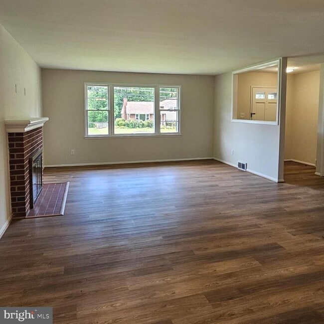 Photo - 7606 Gresham St