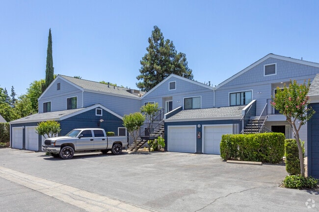 Building - Lakeside Condominiums