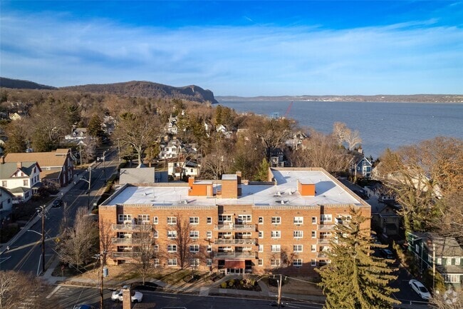 Building Photo - 38 4th Ave Unit 2E Rental