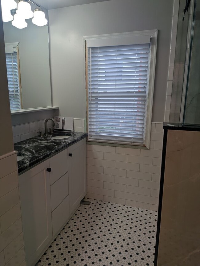 Photo - Single Family Home Near the Hospital & Minutes from Downtown Lexington