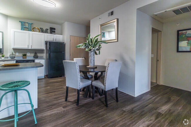2BR, 2BA - 1,043SF - Dining Area