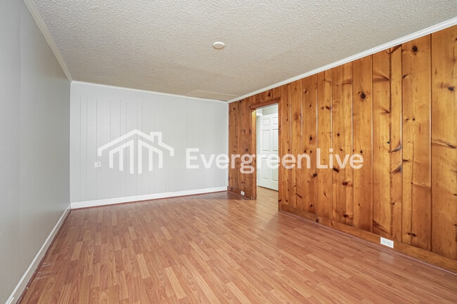 Photo - 141 Stewart Rd SE