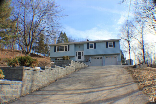 Building Photo - 2 Quail Ln Rental