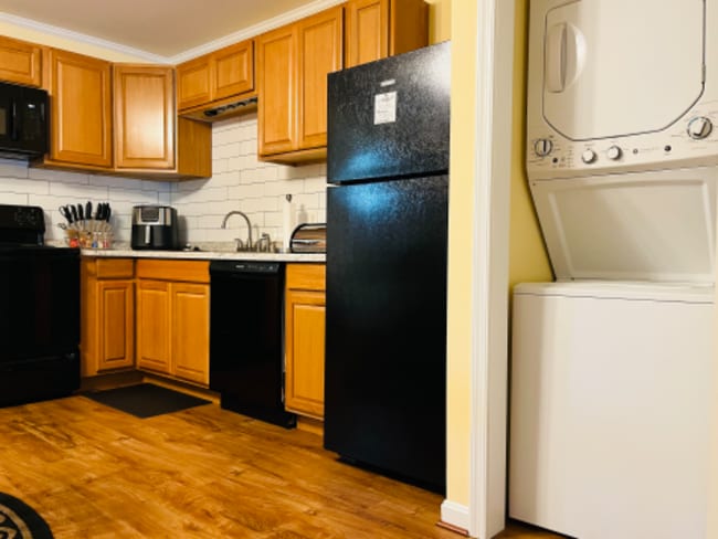 Photo - 207 Sawmill Ln