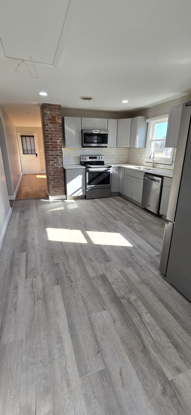 Photo - 904 Front Ave