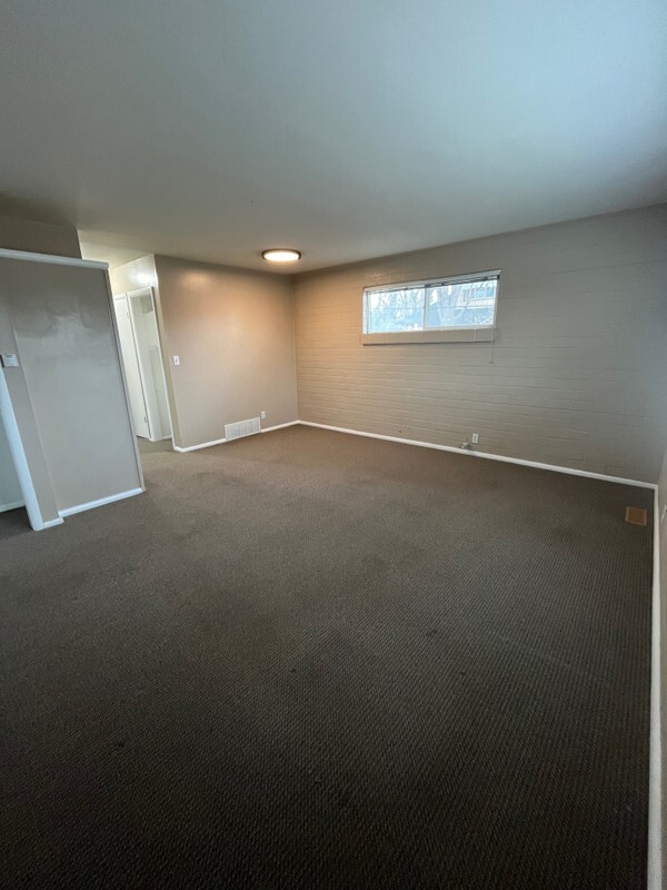 Photo - 275 Westminster Ave S Unit 1