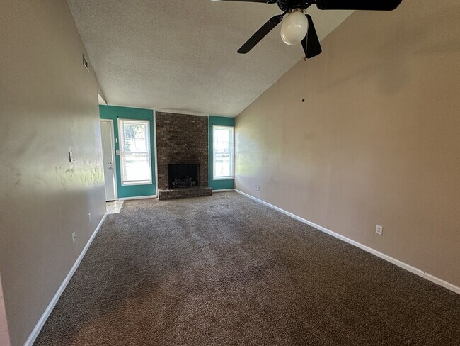 Photo - 399 W Frances St