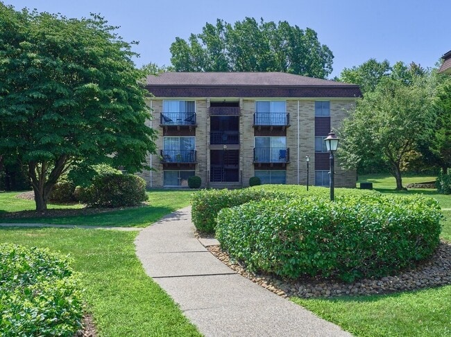 Building Photo - 121 Bailey St Unit D31