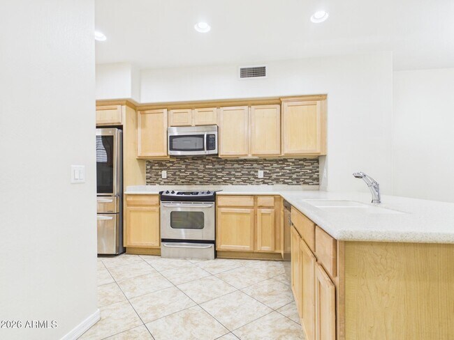2130 W Hunter Ct