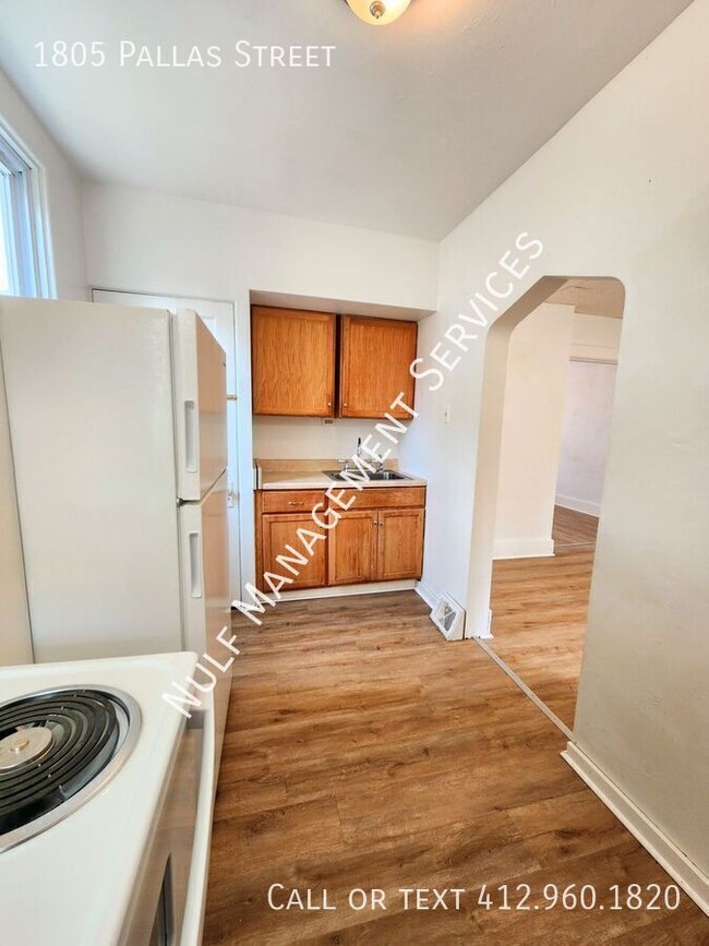 Building Photo - 1805 Pallas St