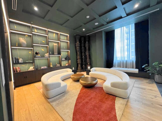 Building Photo - 11 NE 6th St Unit ID1373689P