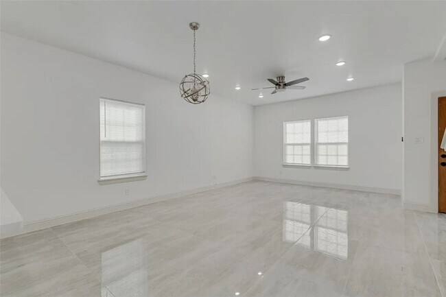 3155 N Glen Garden Dr