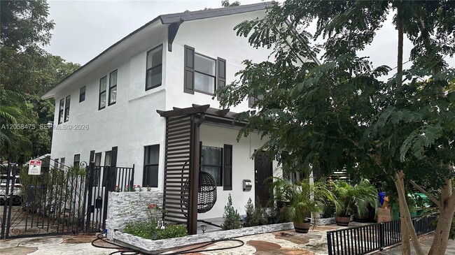 Photo - 1668 SW 20th St Unit 1