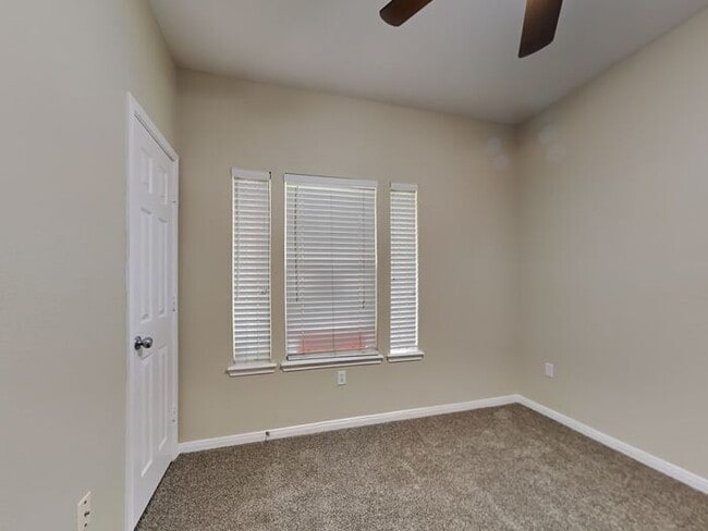 Photo - *No Application Fees *$500 off 1st month r...