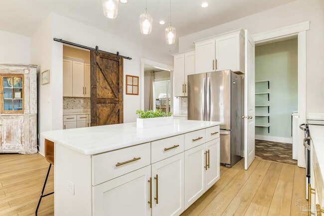 Photo - 606 W Intendencia St