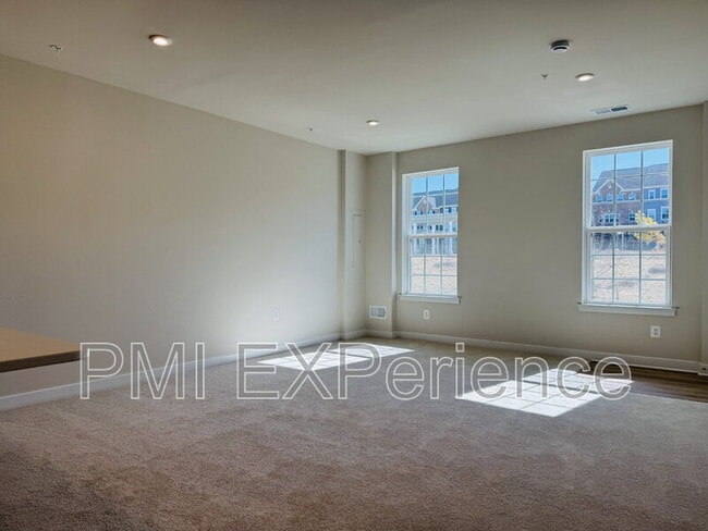 Photo - 5424 Greenpoint Ln