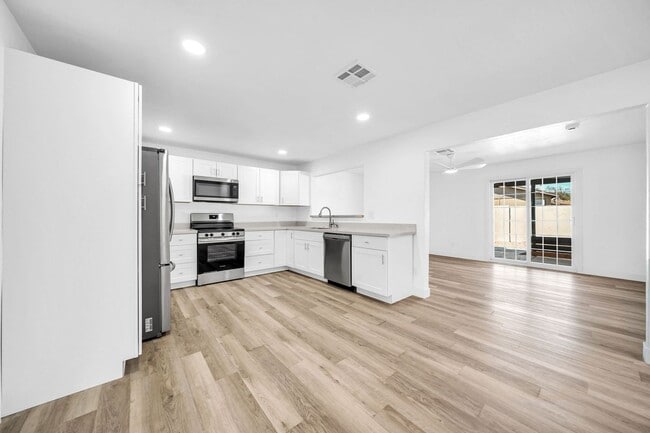 Photo - 3330 E Gelding Dr