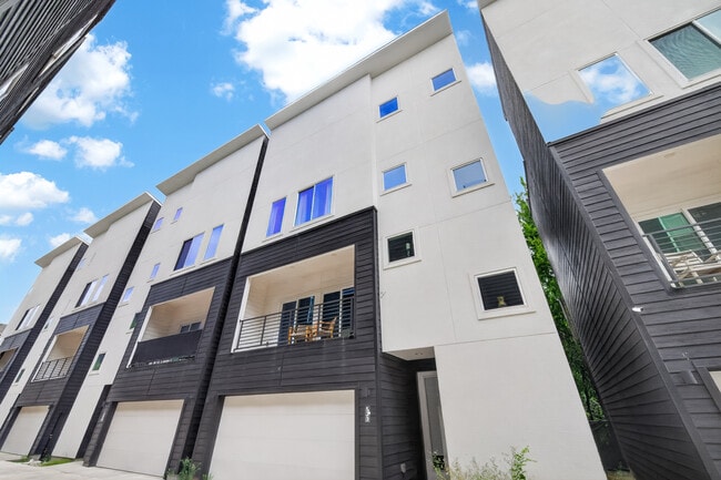 Fornt View - 523 Schweikhardt St