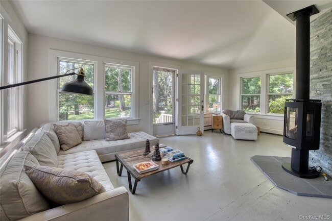 Photo - 4075 Pequash Ave