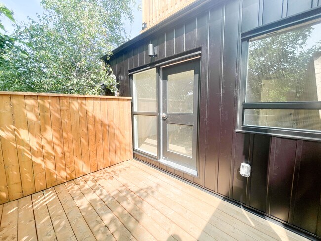 Photo - 474 Palmerston Blvd Unité 2