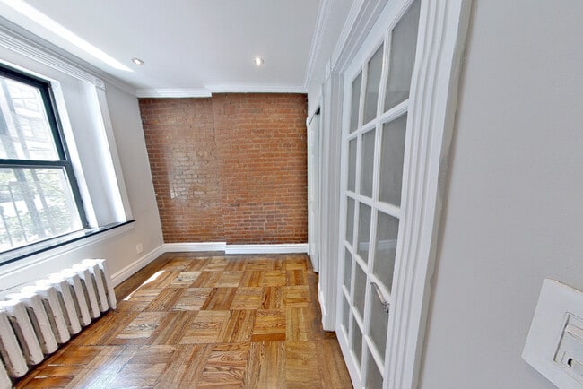 Photo - 219 E 23rd St Unidad 2