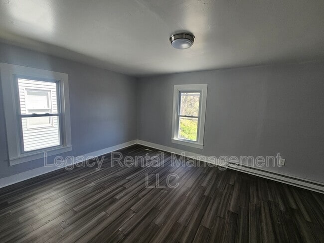 Photo - 303 Gardner St