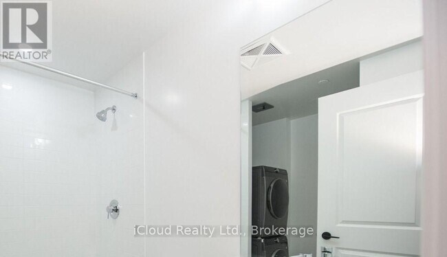 Photo - 2343 Khalsa Gate Unité 803