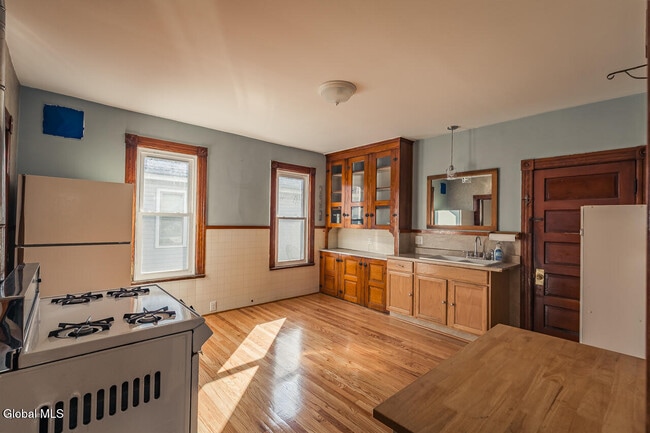 Photo - 65 Van Derveer St Unit Second Floor Front