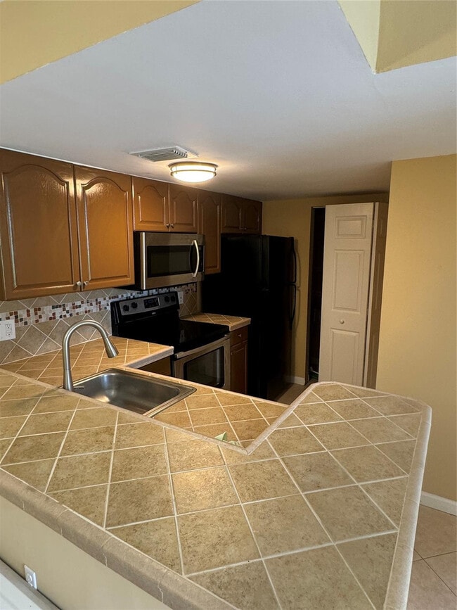 Photo - 10757 Cleary Blvd Unidad 108