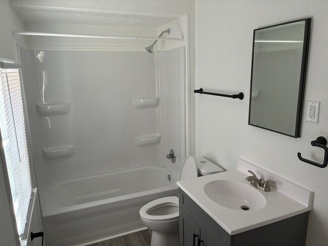 Photo - 2128 N Grand Ave E