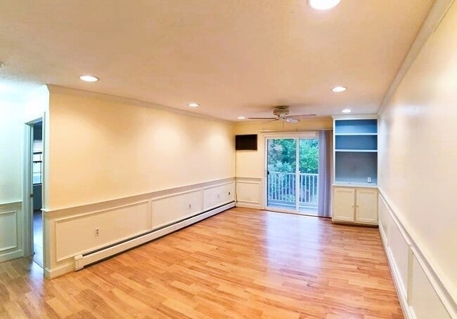 Building Photo - 22 Kenmar Dr Unit 202 Rental