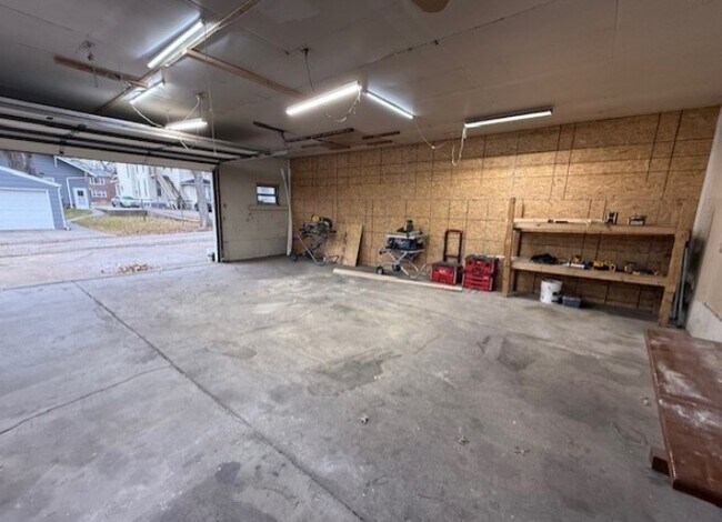 1632 S 21st St Unit 3 stall garage