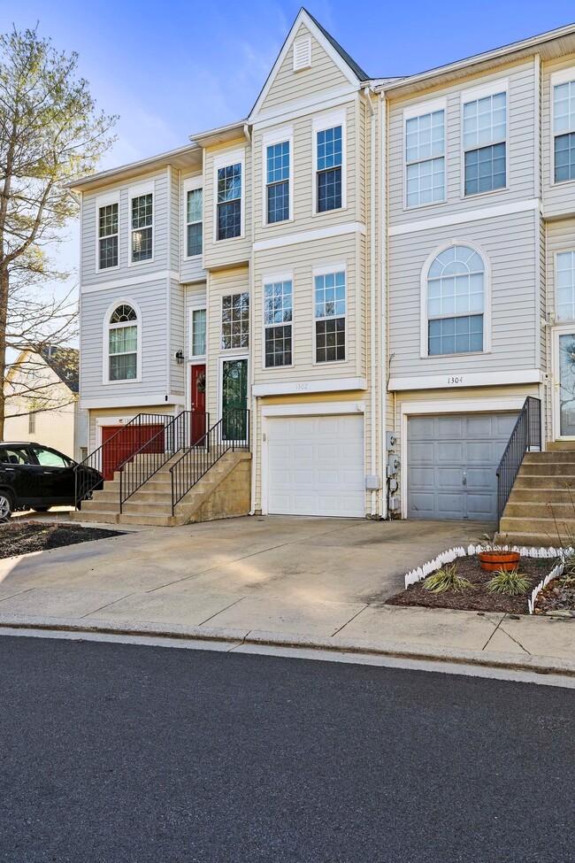 Photo - 1302 Hampshire Dr Townhome