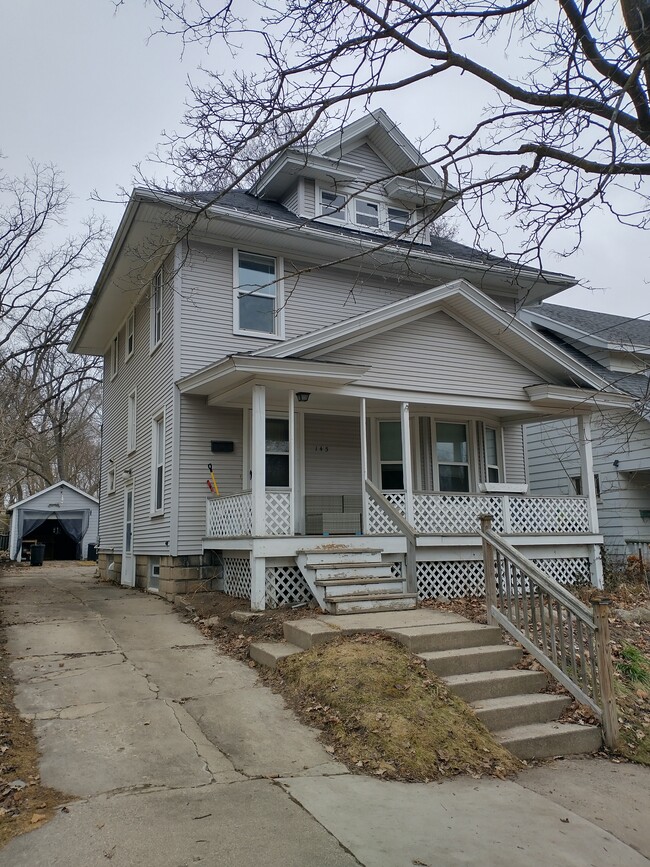 Photo - 145 Eastern Ave NE