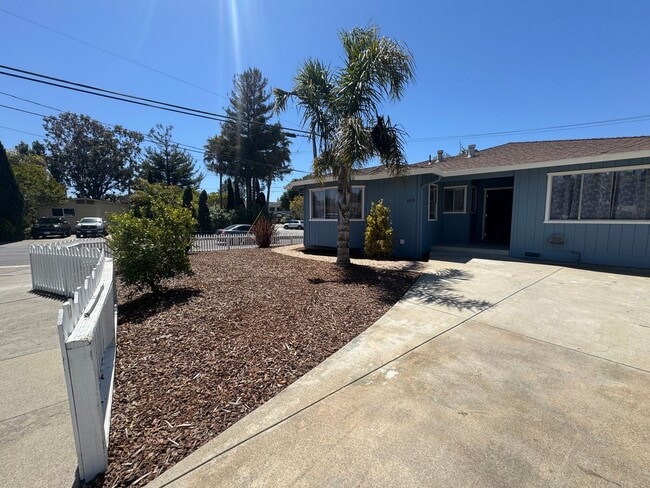 BRIGHT CORNER HOME WITH SPACIOUS BACKYARD ... - BRIGHT CORNER HOME WITH SPACIOUS BACKYARD ...