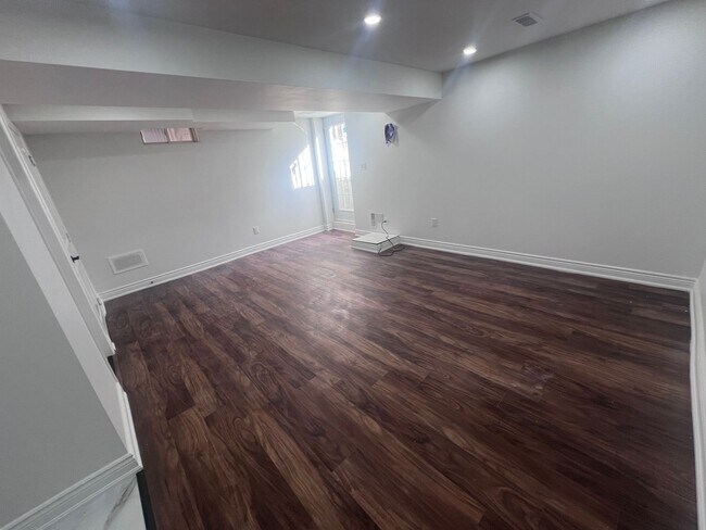 Photo - 3896 Skyview St Unité 2 Bed 1 bath Basement