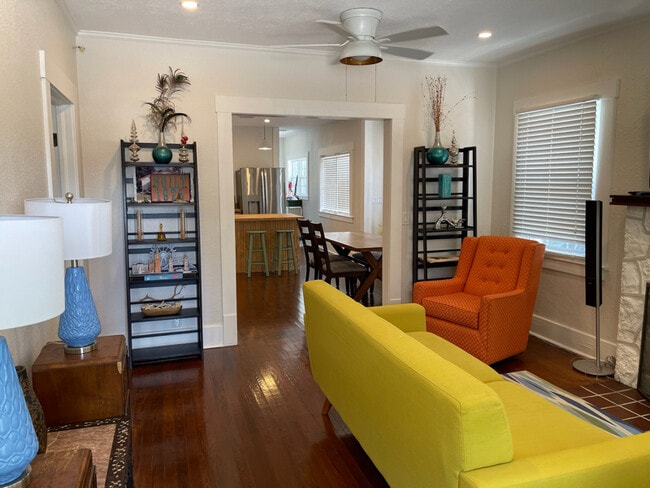 Photo - 717 21st St W