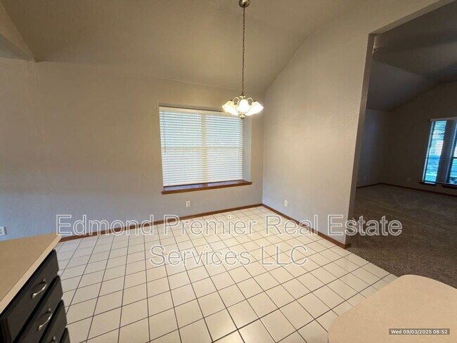 Photo - 1708 Louis Scott St