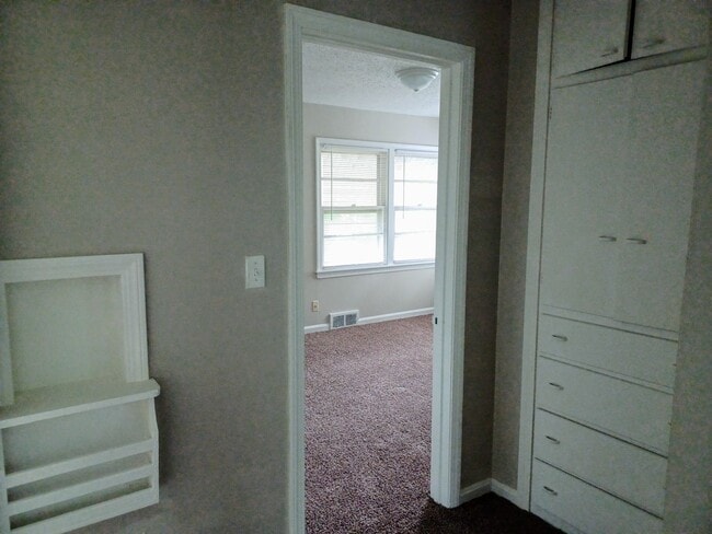 Photo - Cozy 3 bedroom, 1 bath home on Northeast side