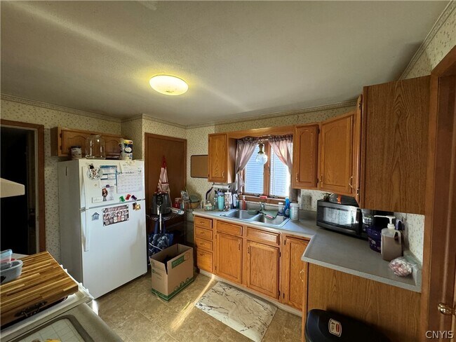 Photo - 208 E Clark St