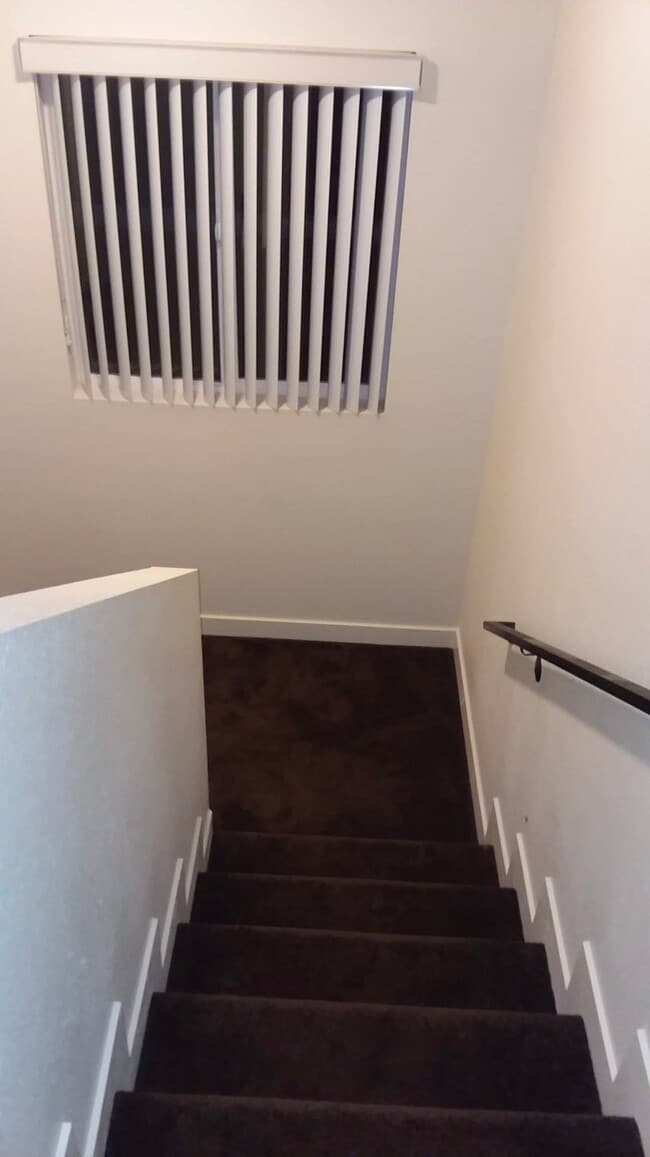 Photo - 639 W 95th St