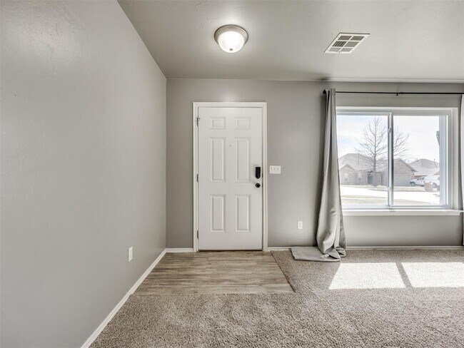 Photo - 609 E Linden Ln