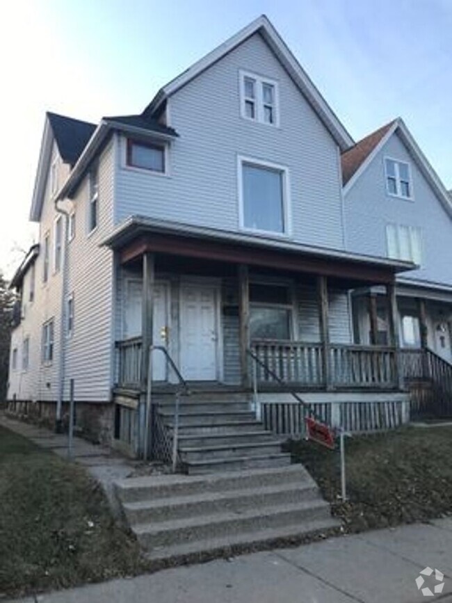Building Photo - 2943-45 N Holton St Unit 2945 N Holton St (lower) Rental