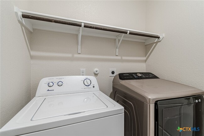 Building Photo - 2824 Green Finch Rental
